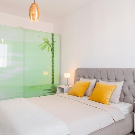 Lovely Apartment With City View 布加勒斯特 外观 照片