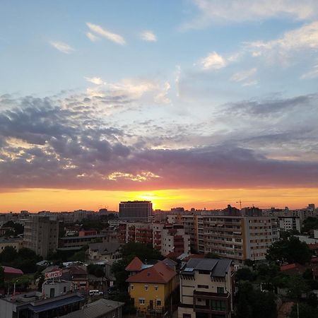 Lovely Apartment With City View 布加勒斯特 外观 照片