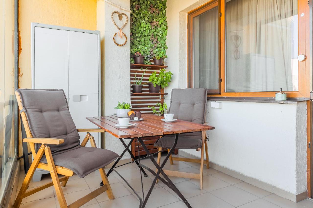 Lovely Apartment With City View 布加勒斯特 外观 照片