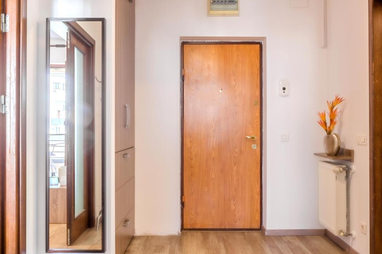 Lovely Apartment With City View 布加勒斯特 外观 照片