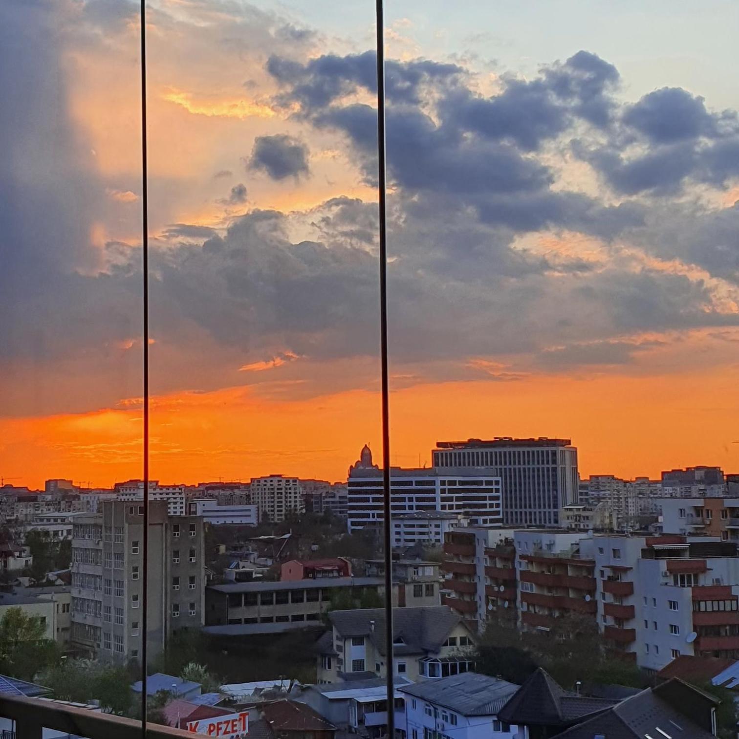 Lovely Apartment With City View 布加勒斯特 外观 照片